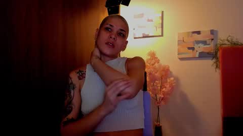 Snapshot of laura_r23 chatting on 15, 3, 2026 Laura Rose online show from 15, 3, 2026
