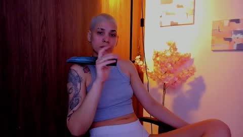 Snapshot of laura_r23 chatting on 18, 3, 2026 Laura Rose online show from 18, 3, 2026