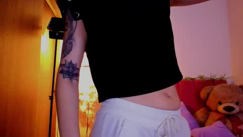 Snapshot of laura_r23 chatting on 22, 3, 2026 Laura Rose online show from 22, 3, 2026