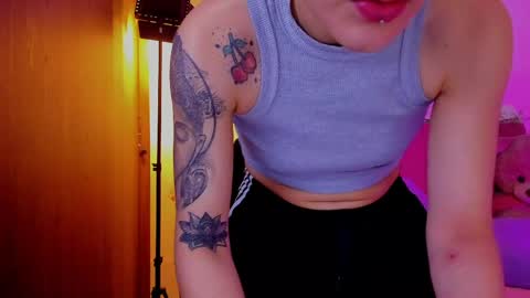 Snapshot of laura_r23 chatting on 29, 3, 2026 Laura Rose online show from 29, 3, 2026