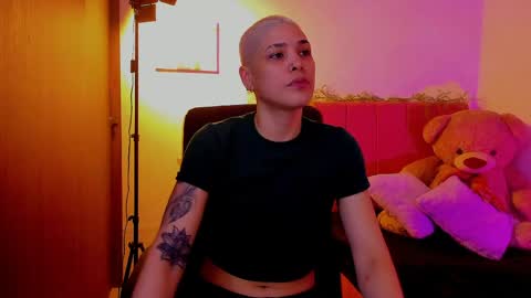 Snapshot of laura_r23 chatting on 3, 4, 2026 Laura Rose online show from 3, 4, 2026