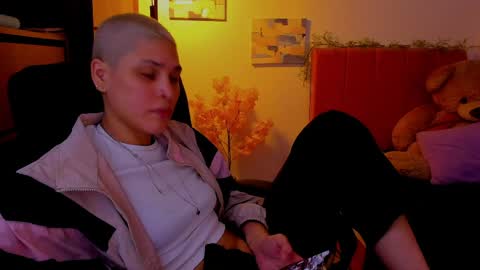 Snapshot of laura_r23 chatting on 6, 4, 2026 Laura Rose online show from 6, 4, 2026