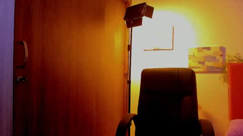 Snapshot of laura_r23 chatting on 7, 4, 2026 Laura Rose online show from 7, 4, 2026