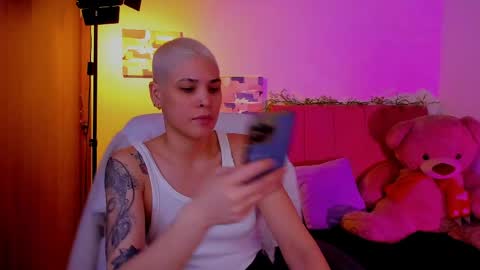 Snapshot of laura_r23 chatting on 7, 4, 2026 Laura Rose online show from 7, 4, 2026