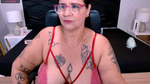 Snapshot of laura_riley chatting on 23, 9, 2025 Laura online show from 23, 9, 2025