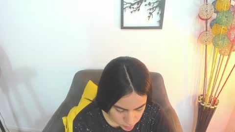 LAURA SOE online show from 4, 1, 2025