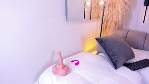 Snapshot of lauracarther chatting on 10, 6, 2026 LauraCarther online show from 10, 6, 2026