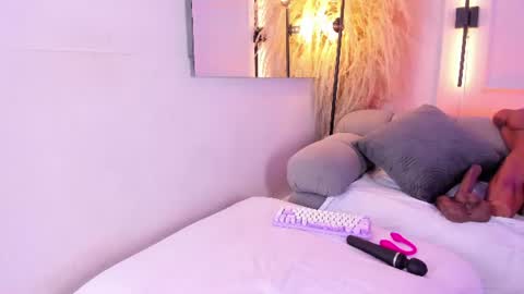 LauraCarther  online show from 3, 8, 2026