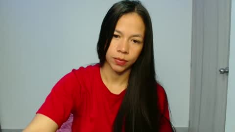 lauracb          online show from 28, 4, 2026