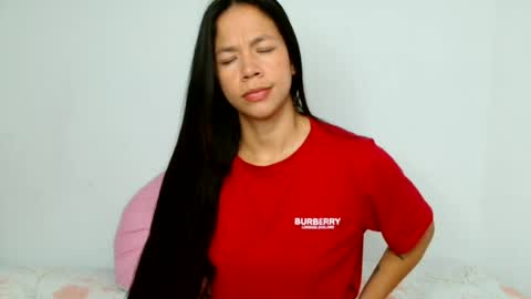 lauracb          online show from 12, 6, 2026