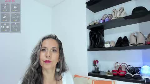 Laura online show from 23, 7, 2026