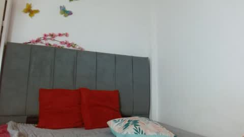 Laura online show from 8, 4, 2026