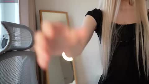 Laura online show from 6, 11, 2025