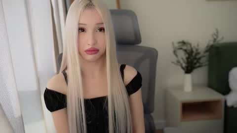 Laura online show from 8, 11, 2025