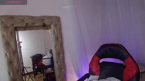 Laura Sofia online show from 23, 4, 2026