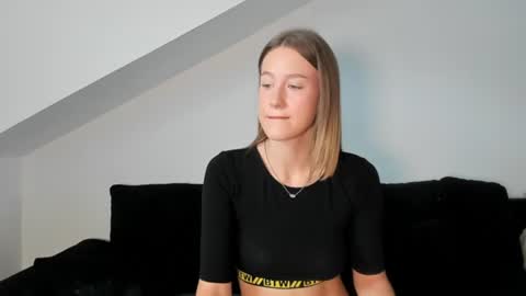 Laura Lara Sommer online show from 22, 7, 2026