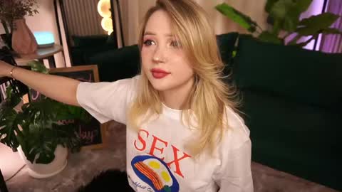  Laura  online show from 23, 4, 2026