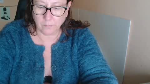 Snapshot of laureanne50 chatting on 2, 12, 2024 laureanne online show from 2, 12, 2024