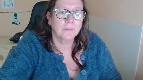 Snapshot of laureanne50 chatting on 8, 12, 2024 laureanne online show from 8, 12, 2024