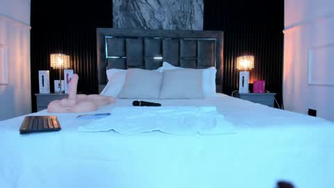 Lauren Weels online show from 21, 4, 2026