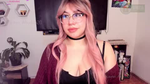 Snapshot of lauren_afrodita chatting on 27, 9, 2025 Im Lauren independent model online show from 27, 9, 2025