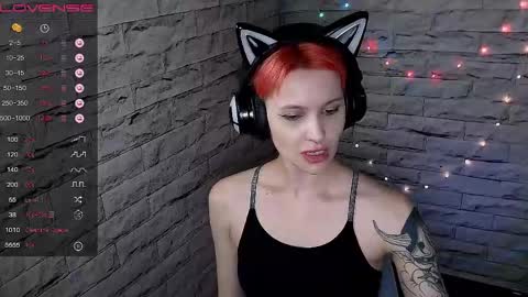 Snapshot of lauren_raquel chatting on 7, 5, 2026 Eva online show from 7, 5, 2026