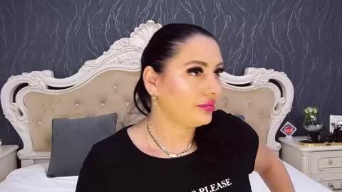 Laura online show from 5, 5, 2026