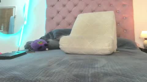 laurenlaine online show from 25, 6, 2026