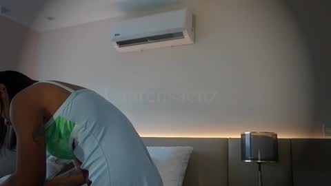 Lauren Saenz online show from 27, 10, 2025