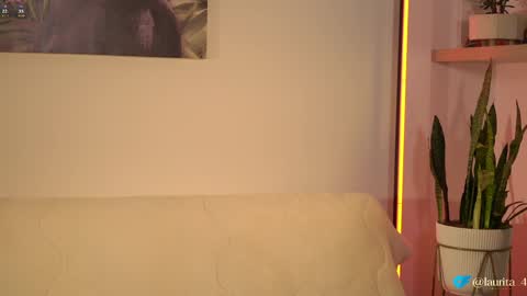 Snapshot of laurita_4 chatting on 4, 6, 2026 laurita_4 online show from 4, 6, 2026