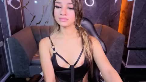 Snapshot of laurita_b chatting on 21, 11, 2025 Laurita online show from 21, 11, 2025