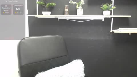 Laury  online show from 6, 6, 2026