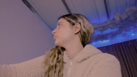 Snapshot of lauu_g chatting on 1, 3, 2025 Lauu G online show from 1, 3, 2025