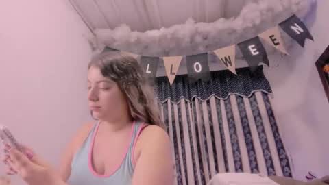 Snapshot of lauu_g chatting on 13, 10, 2025 Lauu G online show from 13, 10, 2025