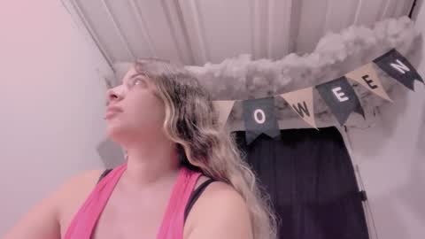 Snapshot of lauu_g chatting on 23, 10, 2025 Lauu G online show from 23, 10, 2025