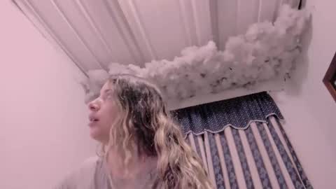 Snapshot of lauu_g chatting on 10, 11, 2025 Lauu G online show from 10, 11, 2025