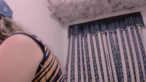 Snapshot of lauu_g chatting on 21, 11, 2025 Lauu G online show from 21, 11, 2025