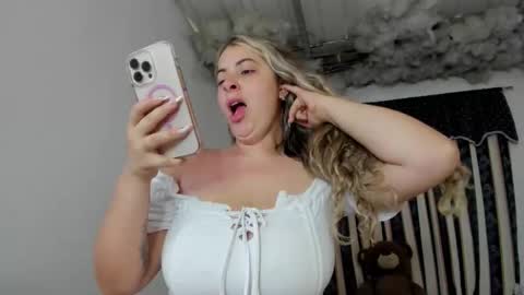 Lauu G online show from 4, 2, 2026