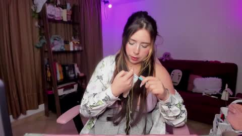 Snapshot of lauu_r chatting on 17, 1, 2025 online show from 17, 1, 2025