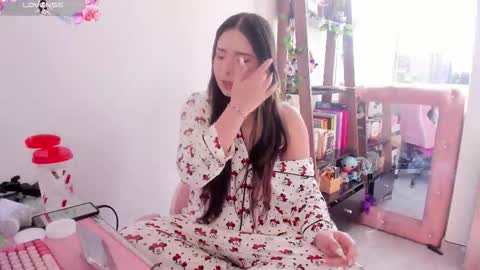 Snapshot of lauu_r chatting on 21, 9, 2025 online show from 21, 9, 2025