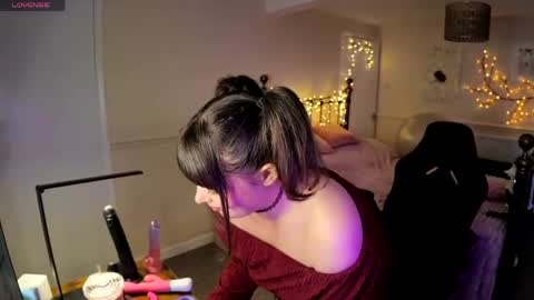 Snapshot of lavenderrzz19 chatting on 12, 5, 2026 Lavenderrzz online show from 12, 5, 2026
