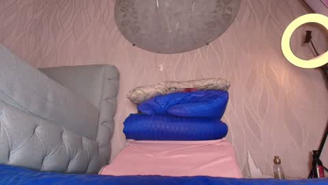 Lay Madison  online show from 20, 1, 2025