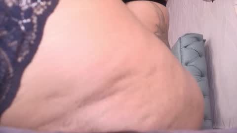 Lay Madison  online show from 11, 11, 2025