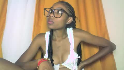 layannek online show from 25, 10, 2025