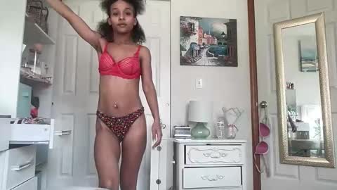 layla online show from 23, 9, 2025