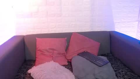 Layla online show from 17, 2, 2025