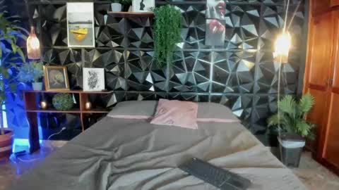 Layla online show from 23, 9, 2025