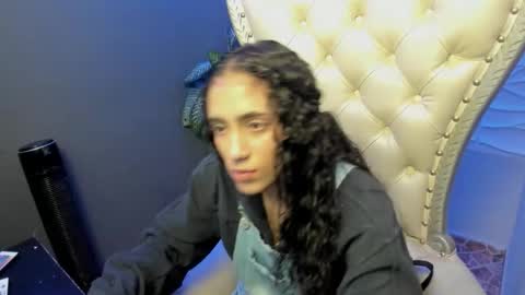 Layla online show from 2, 10, 2025