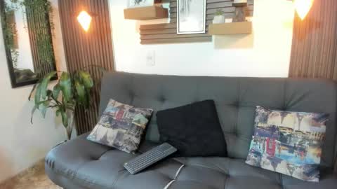 Layla online show from 12, 11, 2025