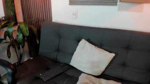 Layla online show from 28, 11, 2025